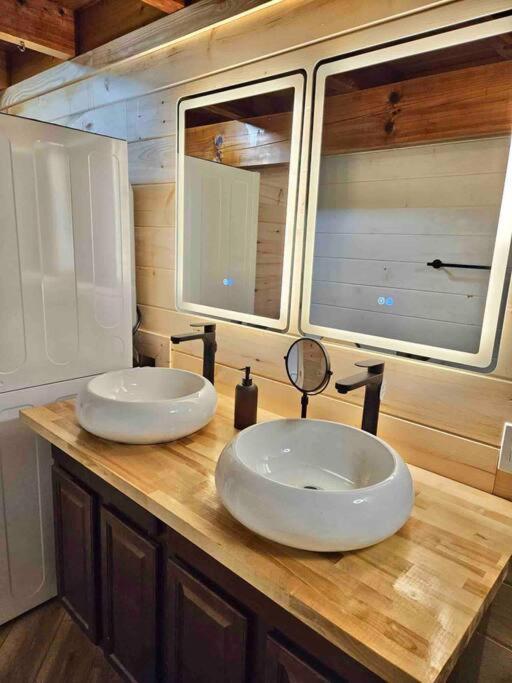 Modern Lake Side Nest• Hotub Fenced Yard King Beds 세비어빌 외부 사진