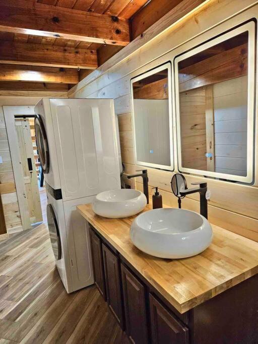 Modern Lake Side Nest• Hotub Fenced Yard King Beds 세비어빌 외부 사진