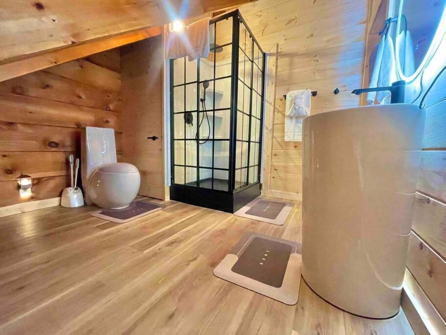 Modern Lake Side Nest• Hotub Fenced Yard King Beds 세비어빌 외부 사진