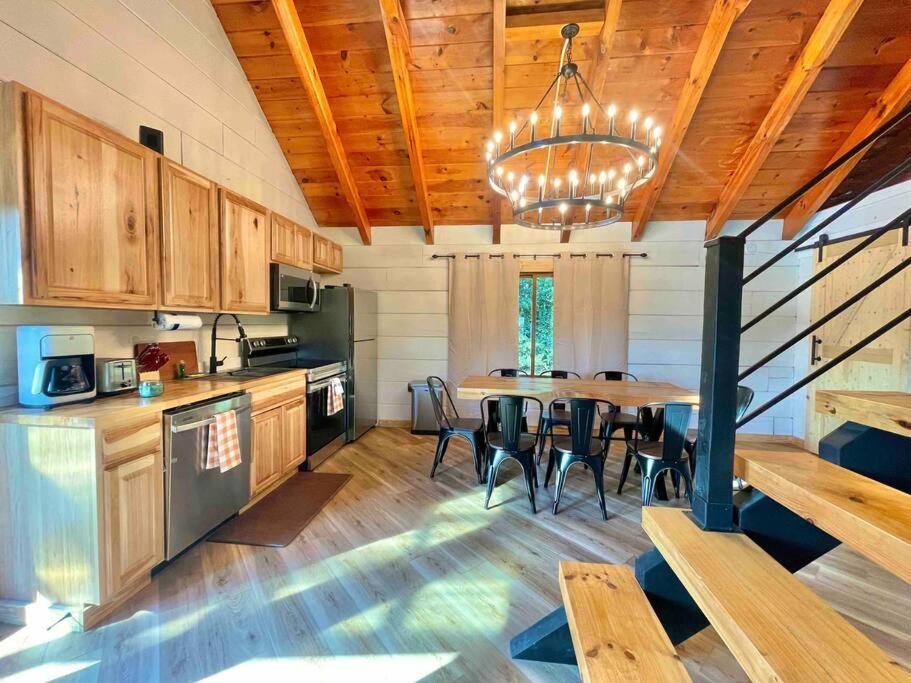 Modern Lake Side Nest• Hotub Fenced Yard King Beds 세비어빌 외부 사진